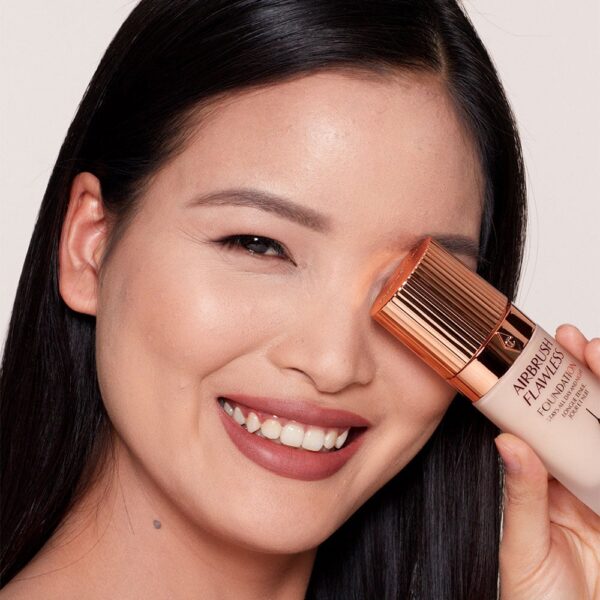 Charlotte Tilbury Airbrush Flawless Stays All Day & Night Foundation 30ml - 4 Neutral - Image 3