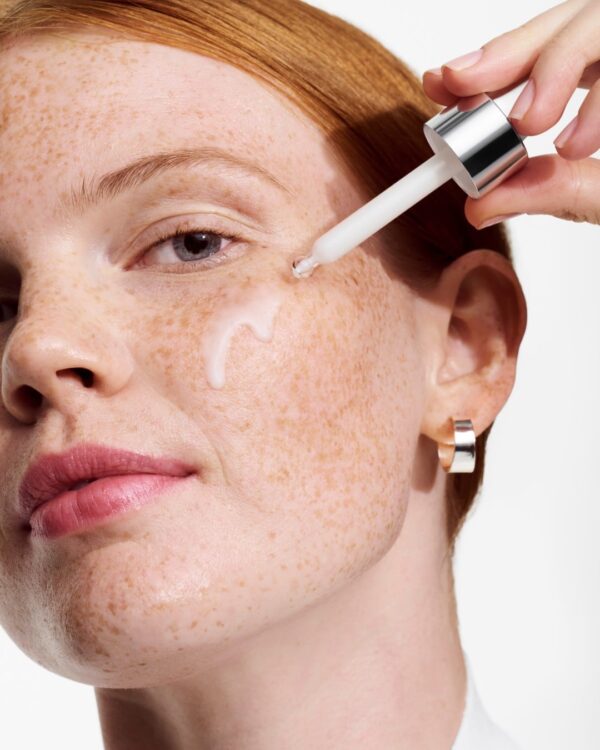 Clinique Moisture Surge Active Glow Serum 50ml - Image 2