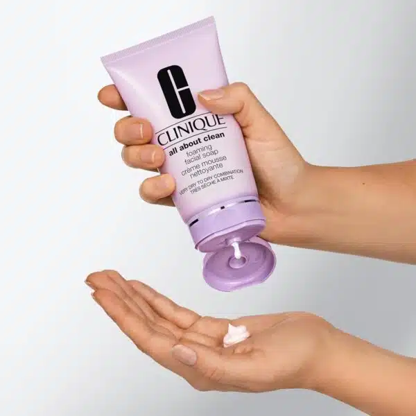 Clinique Foaming Sonic Facial Soap 150ml - Image 4