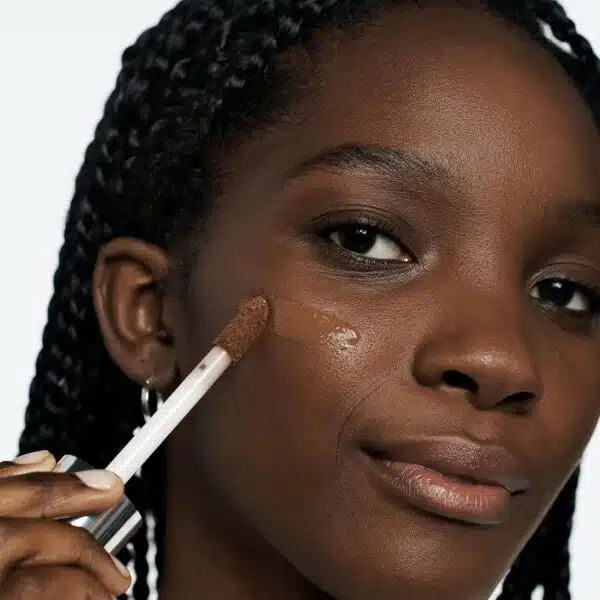 Clinique Beyond Perfecting Foundation + Concealer 30ml - 01 Linen - Image 5
