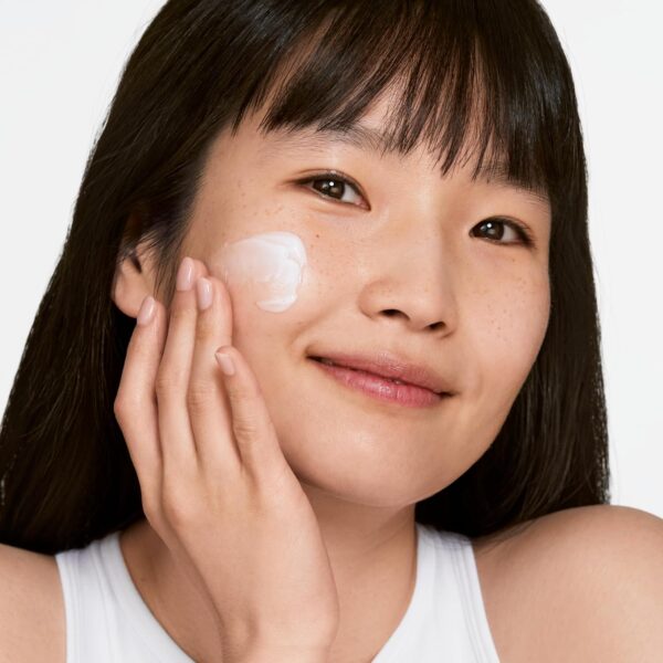 Clinique Moisture Surge Intense 72H Lipid-Replenishing Hydrator Cream-Gel 75ml - Image 4