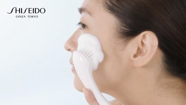 Shiseido Cleansing Massage Brush - Image 2